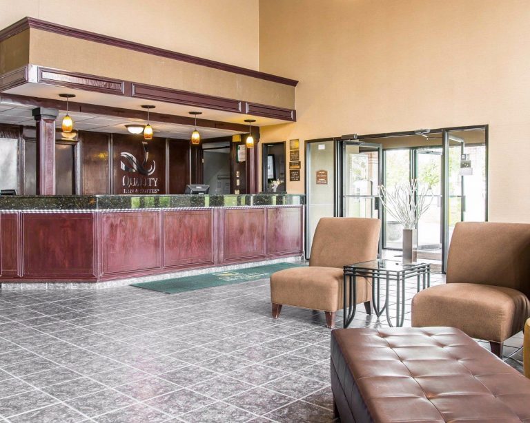 Quality Inn & Suites Airport Hotel, Flint, Michigan