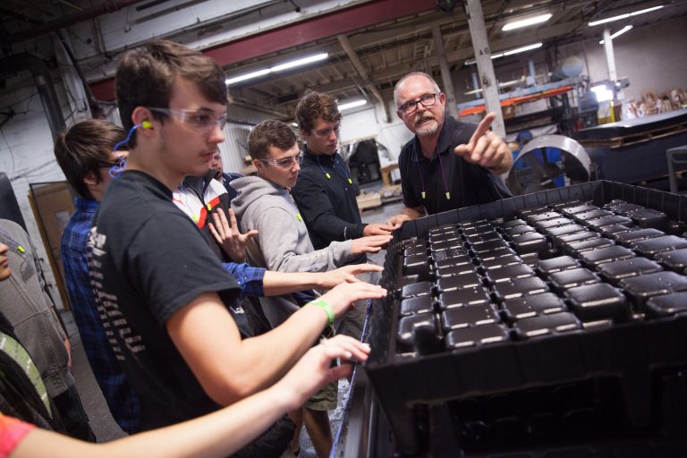 5 Reasons to Consider a Manufacturing Career